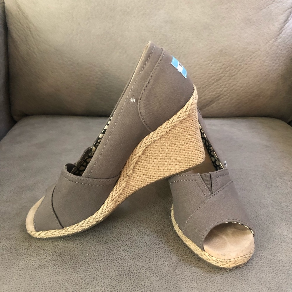 ⭐️⭐️Toms grey wedges